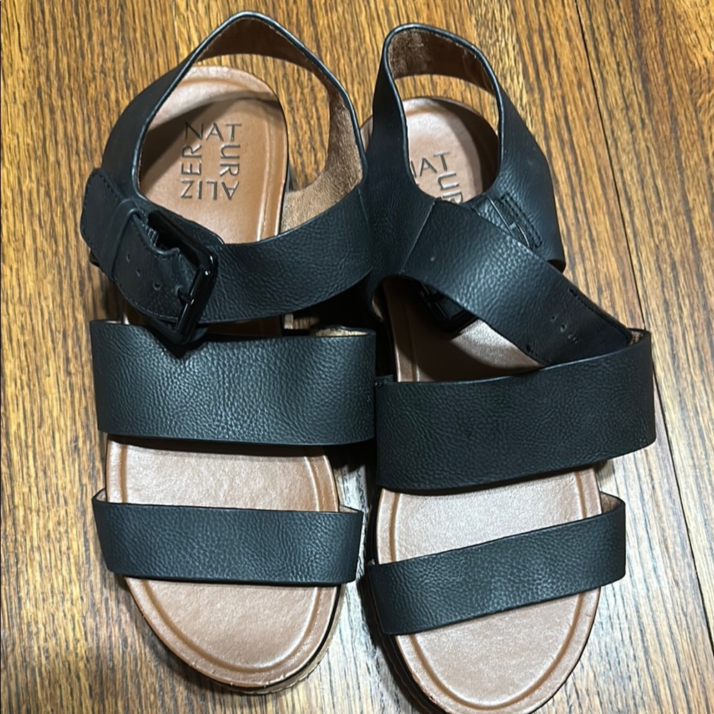 Naturalizer Women’s Black sandal